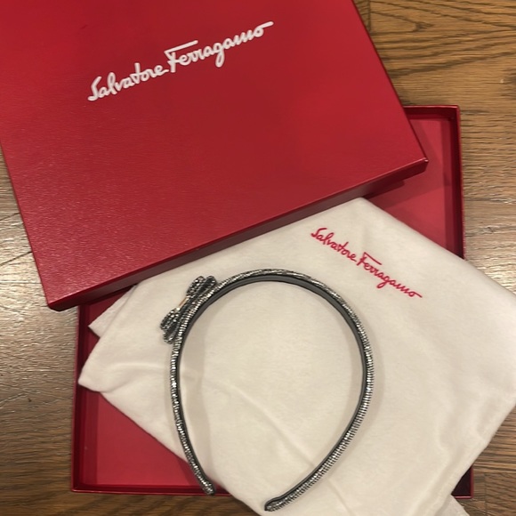 SALVATORE FERRAGAMO SHINY HEAD BAND WITH BOX - Picture 3 of 5